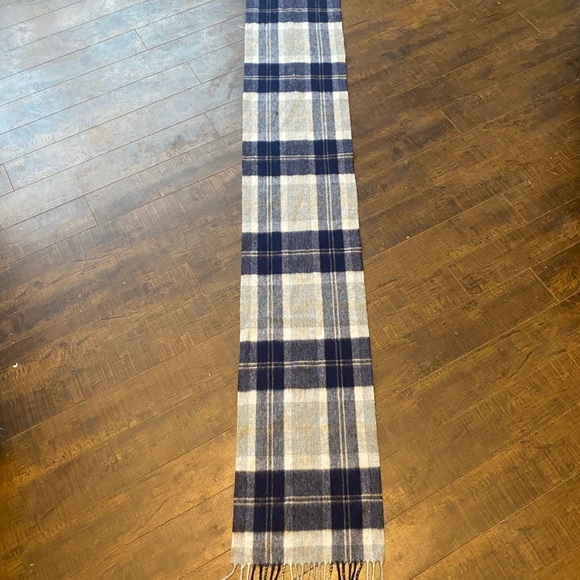 Balmoral Scotland Plaid Wool Scarf - Picture 4 of 12